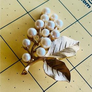 Trifari pearls and golden brooch